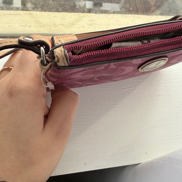 authentic Coach wristlet Pink c logo - Picture 5 of 6